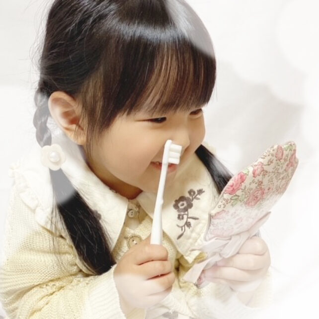 KID’S MICRO-NANO MANUAL TOOTHBRUSH